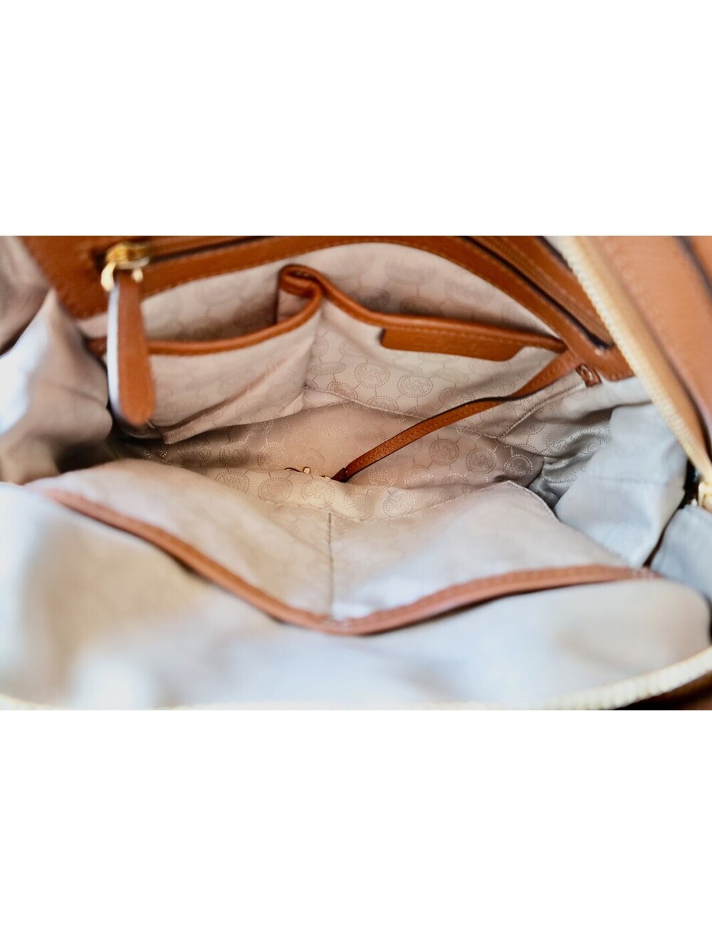Michael Kors Crossbody Wm's Purse Brown Great Looks New - Picture 7 of 8